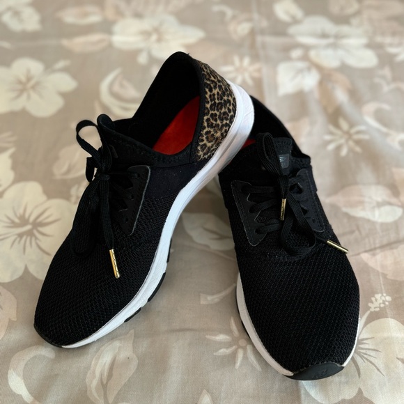 new balance 2002r rain